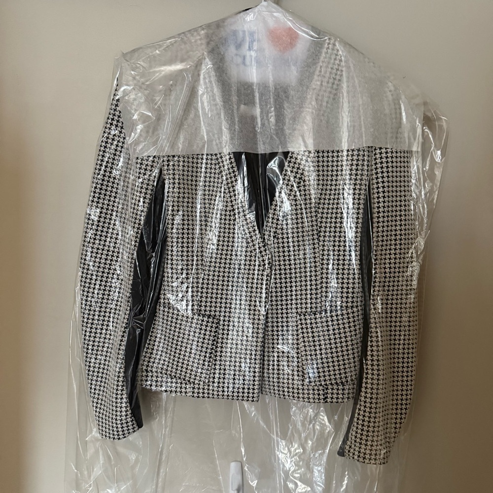 Nanette Lepore Black & White Houndstooth Contrast Panel Blazer - Size 8 - Picture 7 of 9